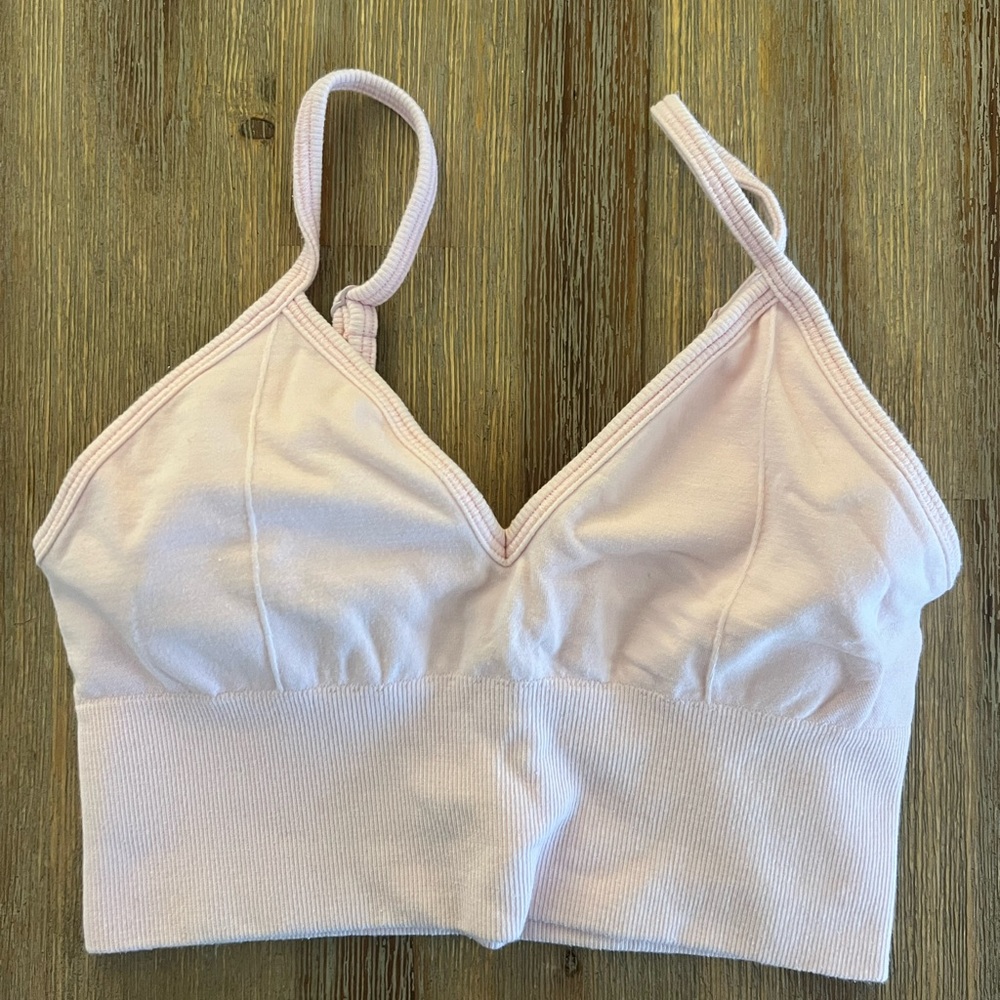 ALO - Delight Bralette in baby pink